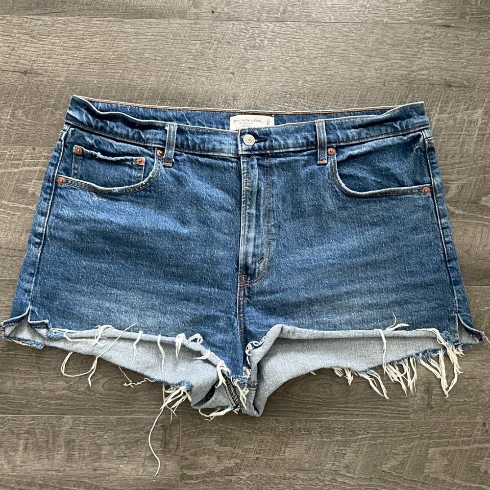 Abercrombie & Fitch Mom Short High Rise